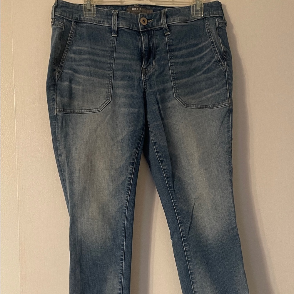 Torrid “Crop Boyfriend, vintage stretch” Blue Denim Jeans, Sz 10